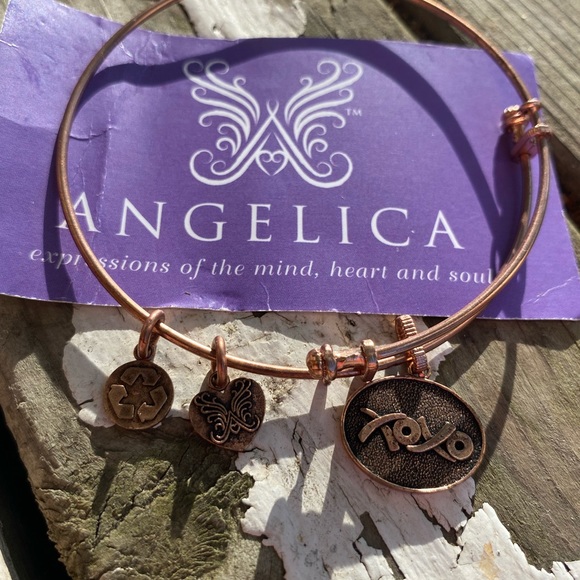 Angelica Hugs and Kisses rose gold colour bracelet NWOT - Picture 3 of 5